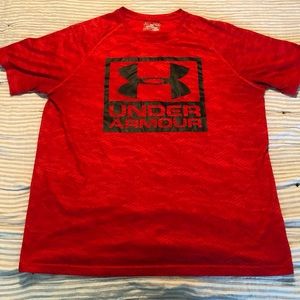 Red Under Armour Heatgear T-shirt size medium loose fit